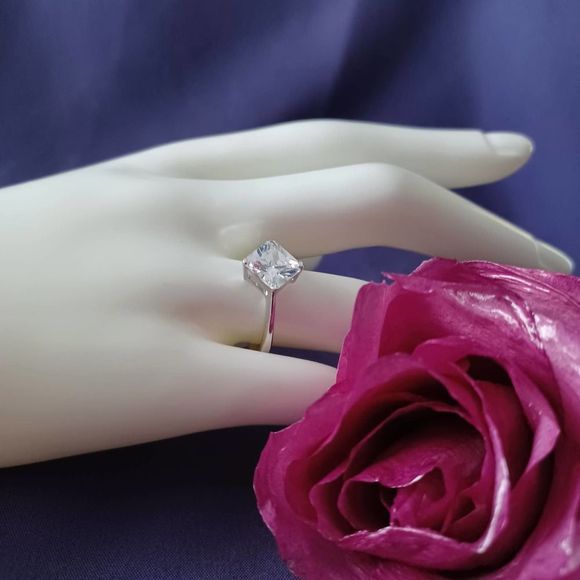 Swarovski Elements - Size 8½ - Silver tone ring as pictured - Picture 2 of 7